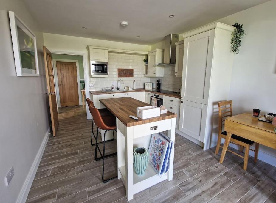 Appartement Gleann Ciuin à Ballymartin Extérieur photo
