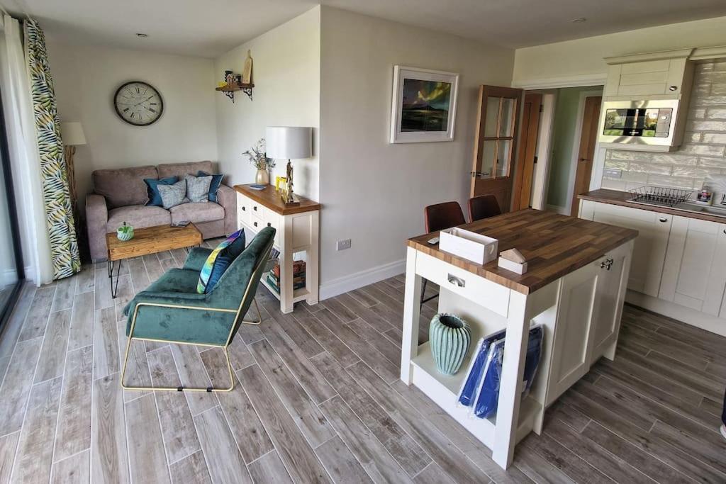 Appartement Gleann Ciuin à Ballymartin Extérieur photo